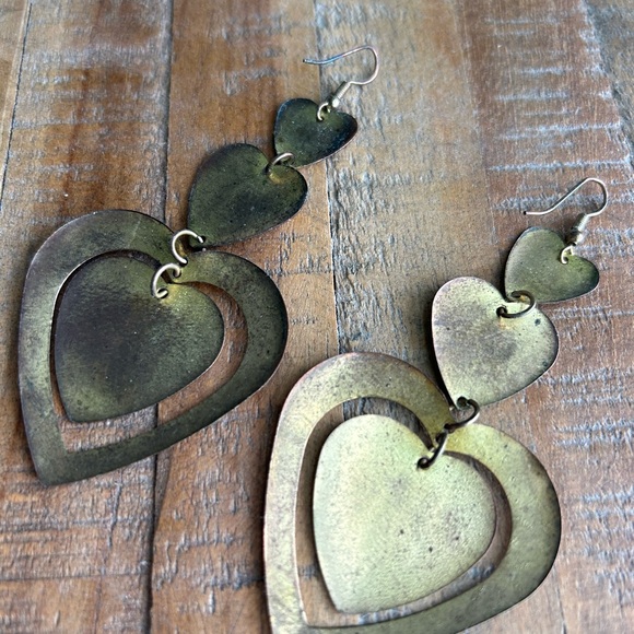 Vintage brass etched dangling heart earrings for pierced ears - Picture 2 of 3
